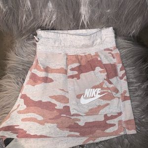 Women’s Nike Camouflage print shorts - size XL